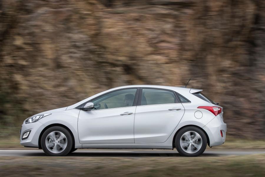  Hyundai i30 5-Door 2015 года  (UK) (фото 6 из 20)